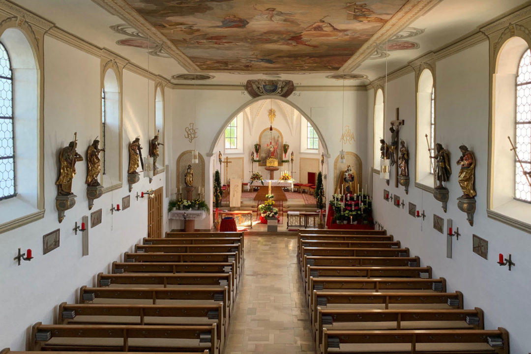 Innenansicht der Kirche in Attenhausen